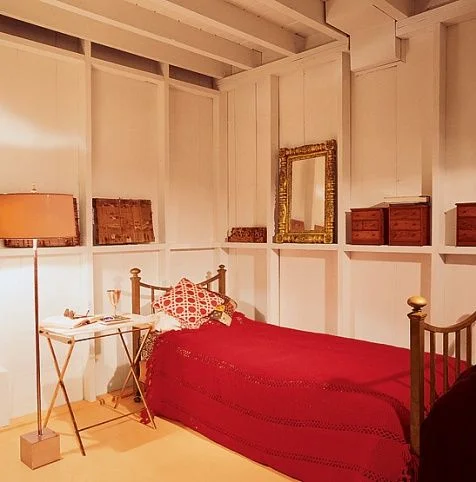 Image may contain Room Bedroom Indoors Furniture Bed Wood Dorm Room Housing and Building